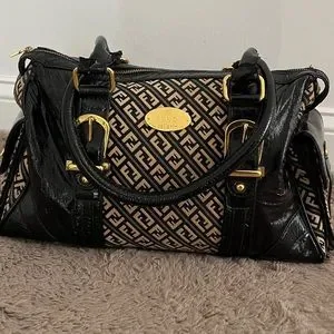 Fendi sellerin set rong 876 leather authentic handbag